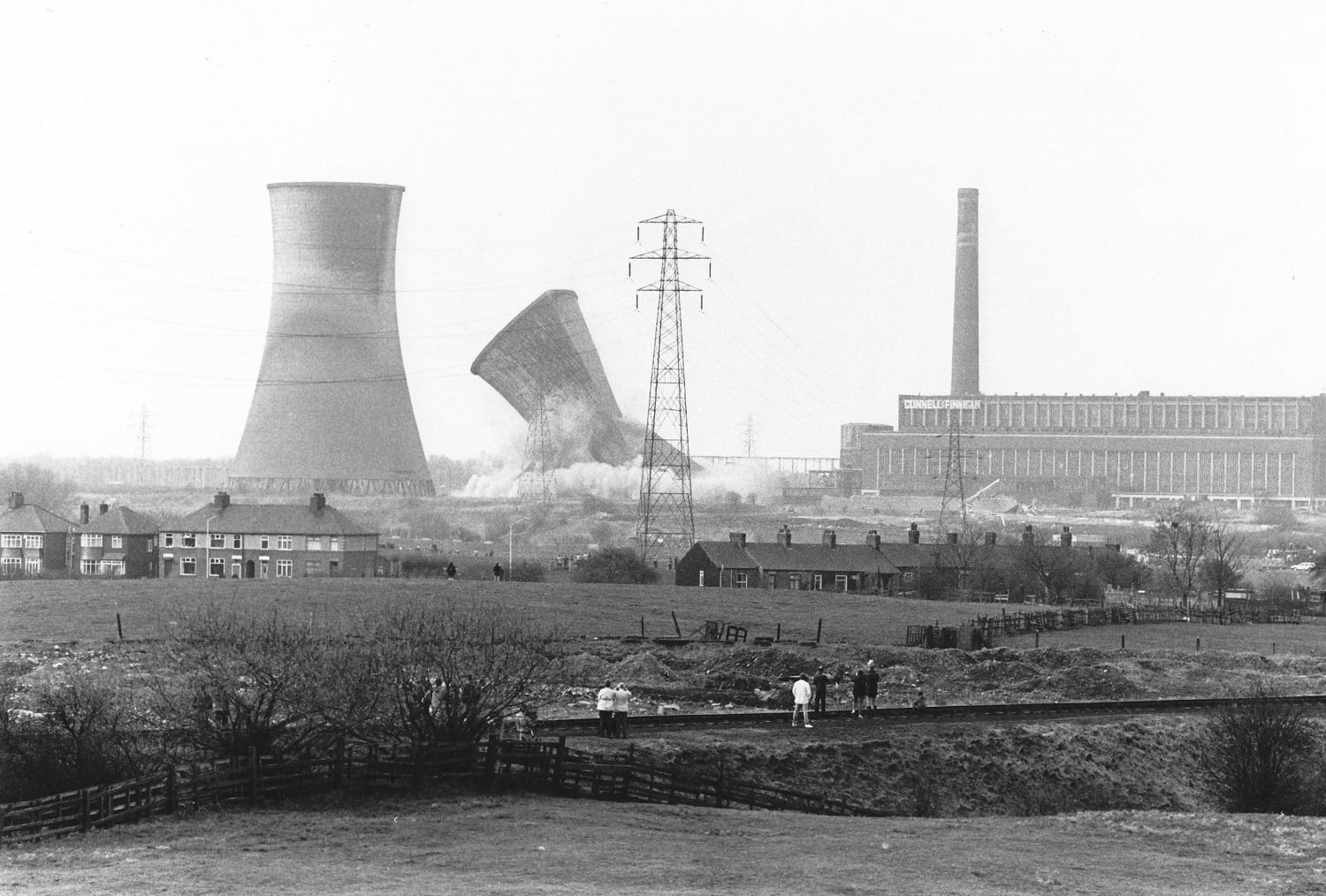 Black and white photo of Chadderton Power station being demolished in 1986.
